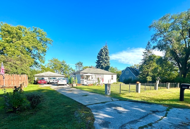 view of front of home with a front lawn