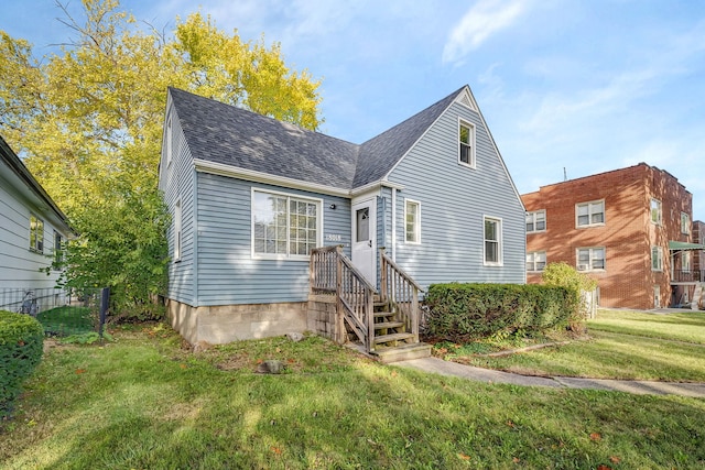 view of front of property with a front lawn