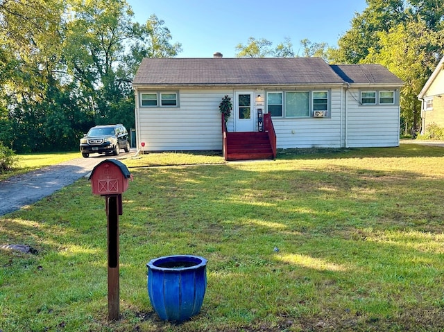 single story home with a front lawn