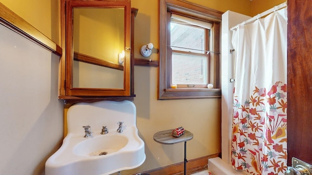 5235 S University Ave, Chicago, IL 60615 - full bathroom with a shower with curtain