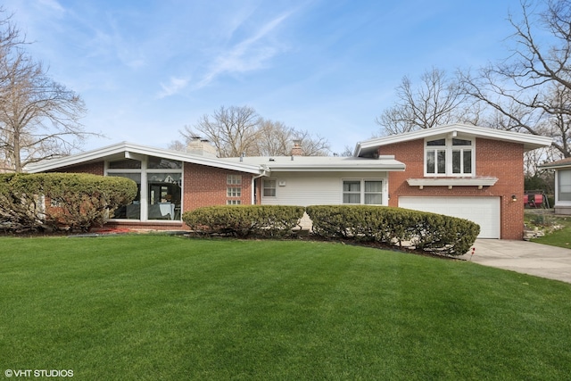 view of front of property featuring a garage and a front lawn