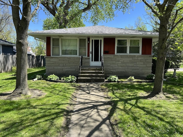 view of front facade with a front yard