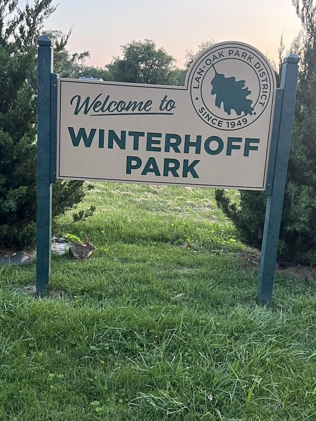 view of community / neighborhood sign