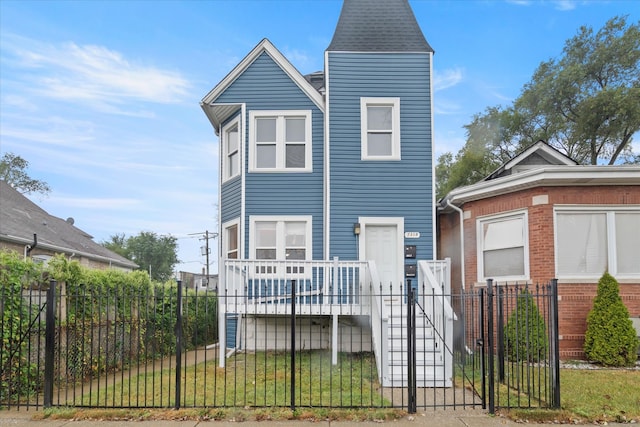 view of front of house featuring a front yard