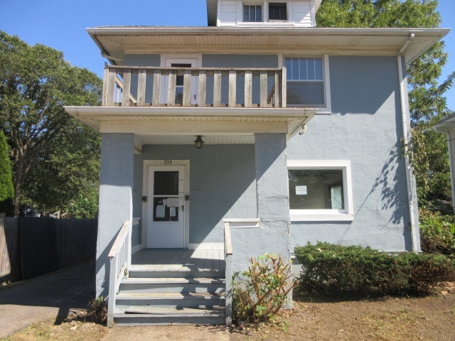 view of front of home with a balcony and covered porch