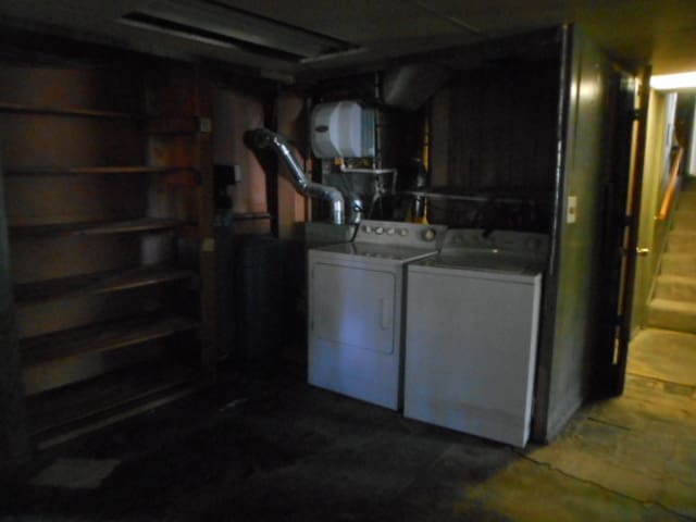 laundry room with washing machine and clothes dryer