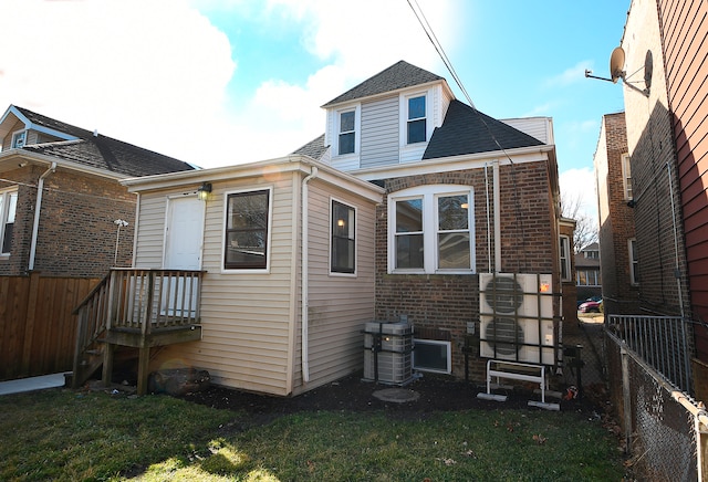 back of house featuring a lawn