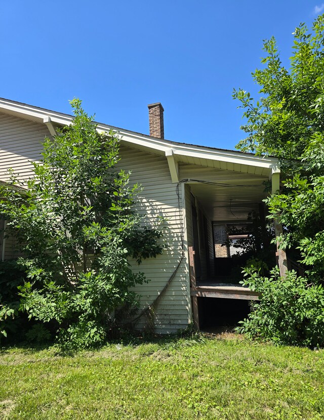 view of side of property with a lawn