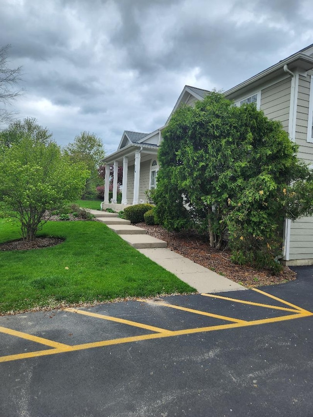 view of side of property featuring a lawn