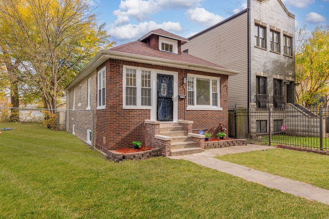 view of front of home featuring a front lawn