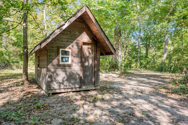 view of outbuilding