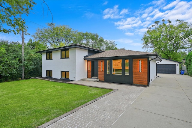 view of front facade with a front yard