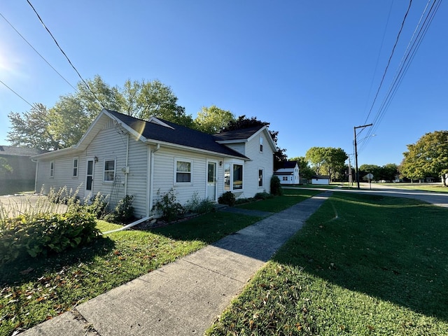 view of front of property with a front lawn