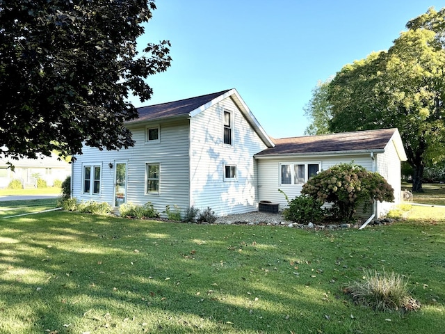 view of front of house with a front yard