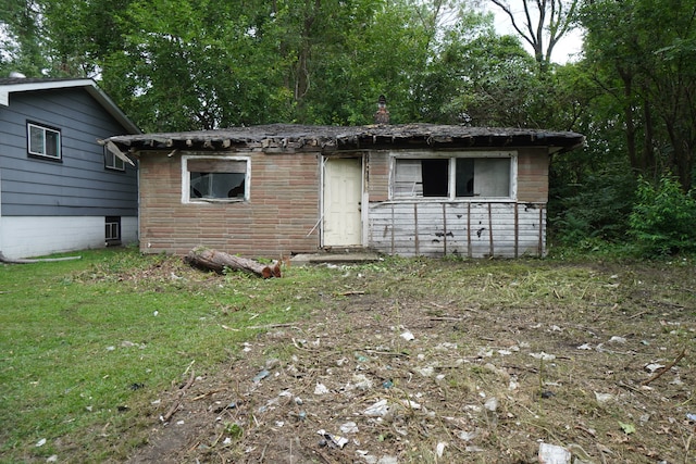 view of front of home with a front lawn