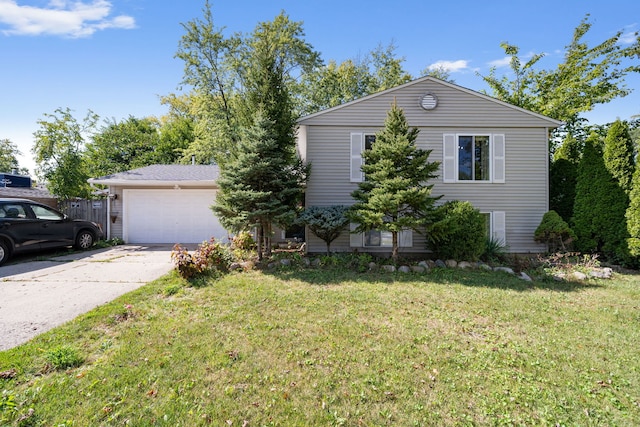 view of front of home featuring a front yard