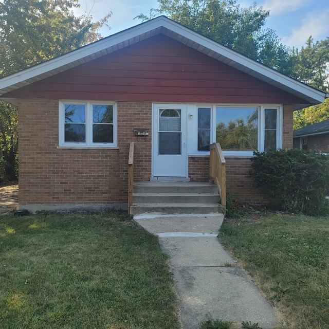 view of front of house featuring a front yard