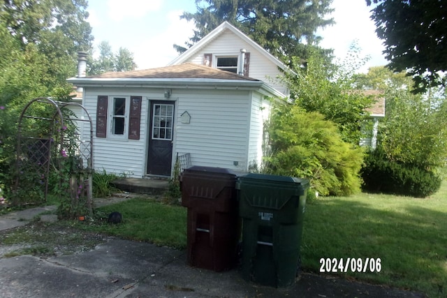 back of house with a lawn