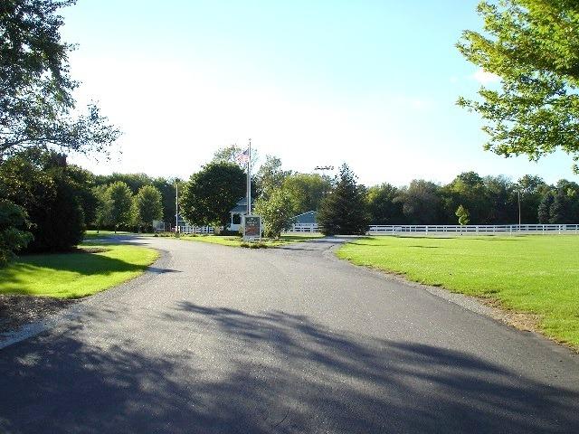 2910 Rolling Oaks Rd, Spring Grove, IL 60081