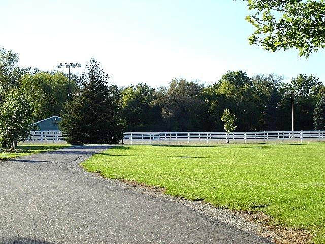 2910 Rolling Oaks Rd, Spring Grove, IL 60081