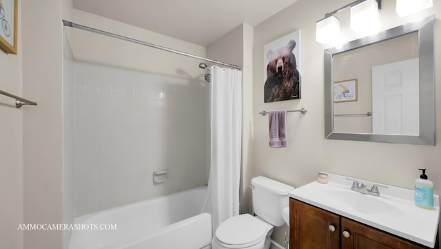 full bathroom with shower / bath combination with curtain, vanity, and toilet