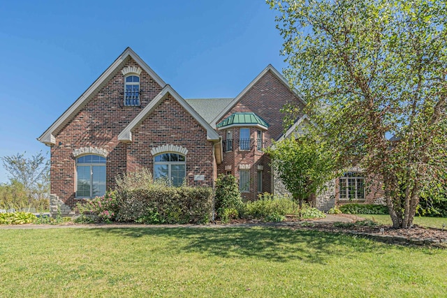 view of front of home with a front lawn