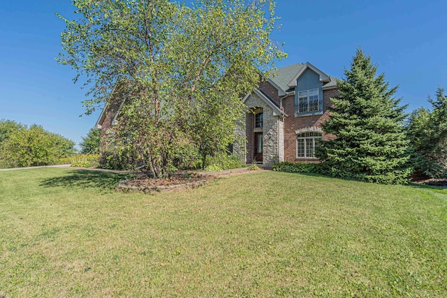 view of front of house with a front yard