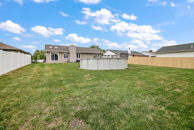 view of yard with a fenced in pool