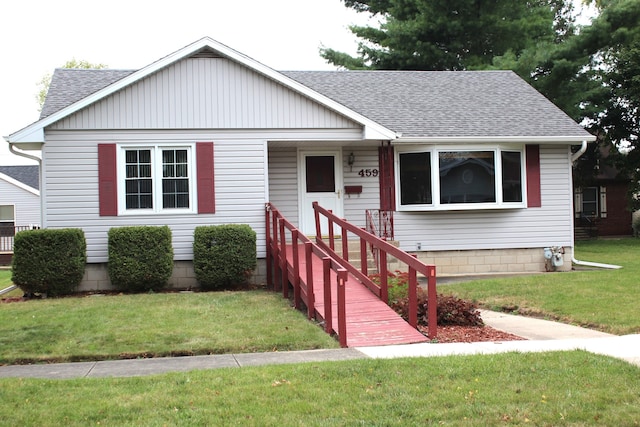 view of front of home featuring a front yard