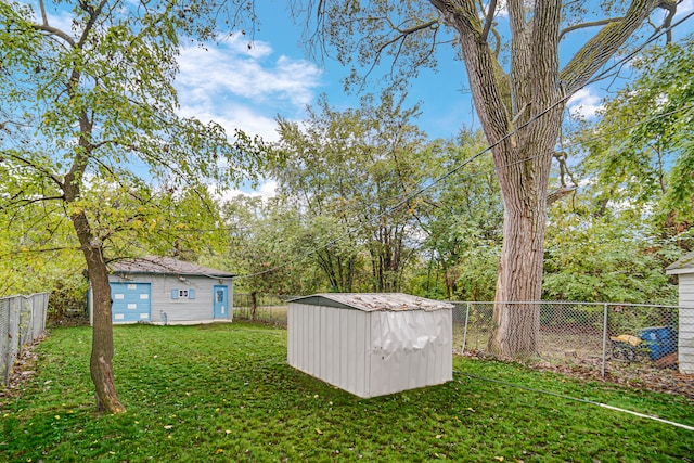 view of yard with a shed