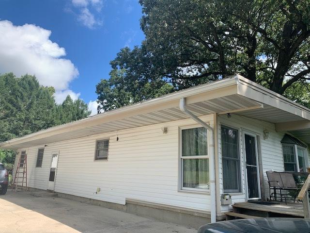 1901 Chestnut St, Ottawa, IL 61350 - view of side of home