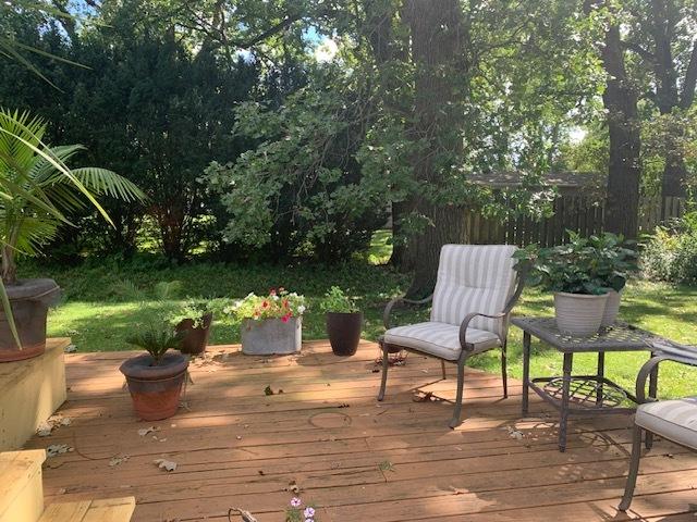 1901 Chestnut St, Ottawa, IL 61350 - deck with fence