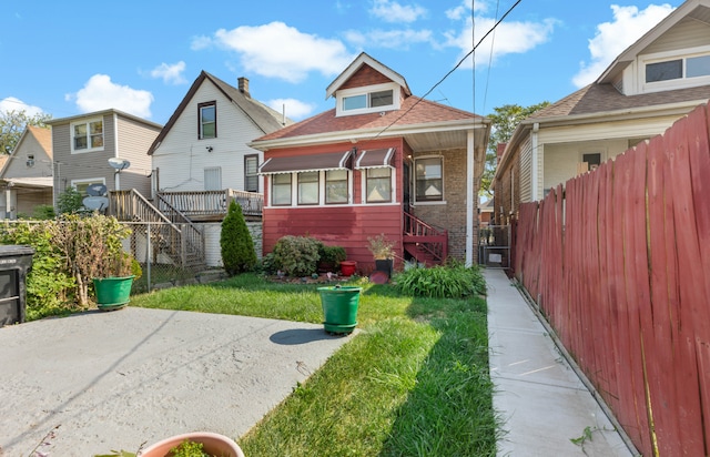 bungalow-style house featuring a front lawn