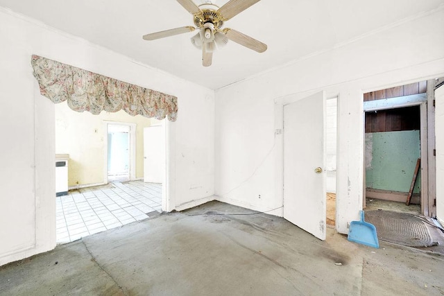 2333 W Huron St, Chicago, IL 60612 - empty room with concrete floors and ceiling fan