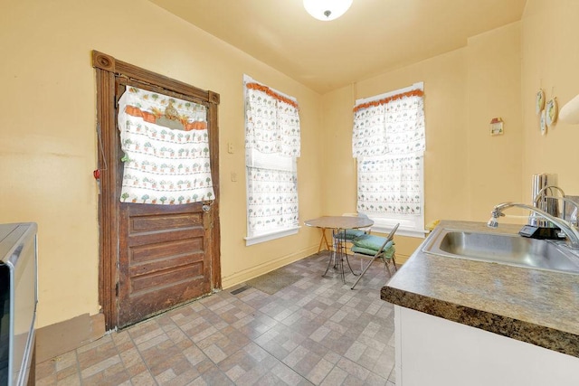 2333 W Huron St, Chicago, IL 60612 - kitchen featuring a sink