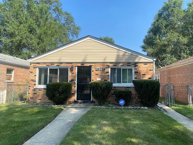 view of front of home with a front lawn