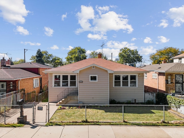 view of front of property with a front yard