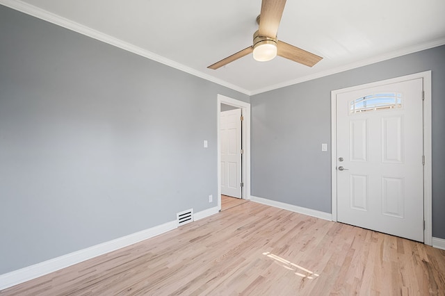 entrance foyer featuring ceiling fan, crown molding, and light hardwood / wood-style floors