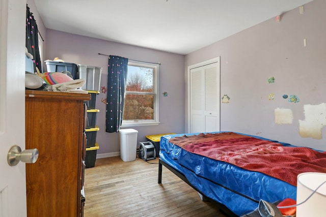 bedroom featuring light hardwood / wood-style floors and a closet