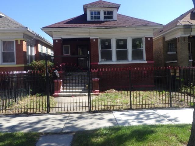 view of bungalow-style house