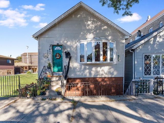 view of front of house featuring a front yard