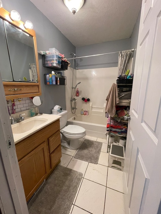 full bathroom with a textured ceiling, backsplash, shower / tub combo with curtain, vanity, and toilet