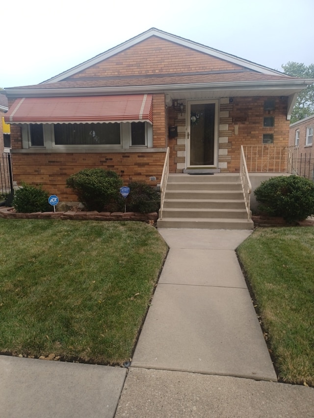 view of front of property with a front lawn