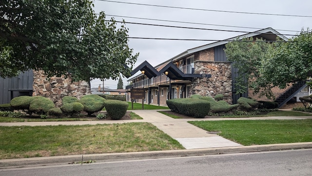 view of front of home with a front yard