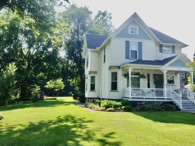 view of front of house featuring a front lawn and covered porch