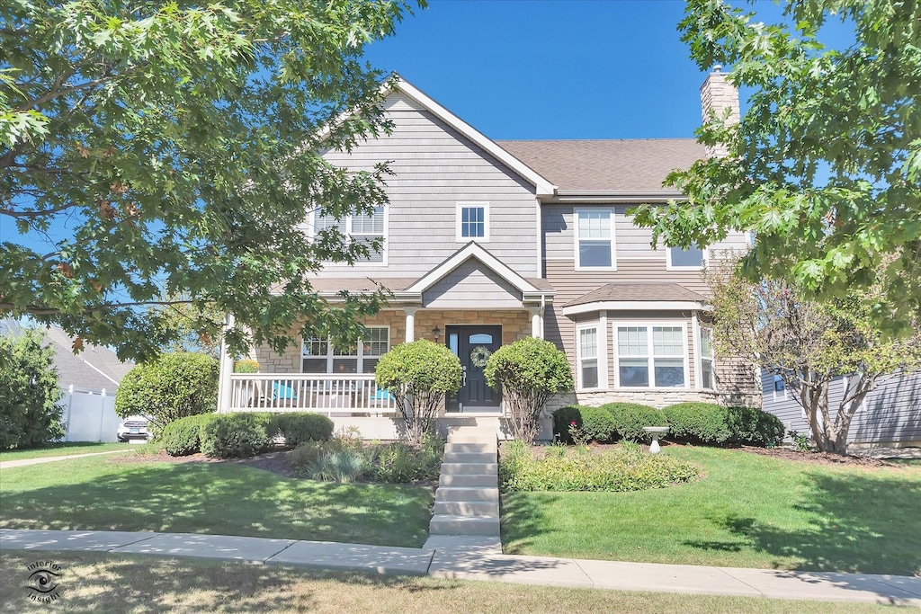 view of front of property with a front lawn and covered porch