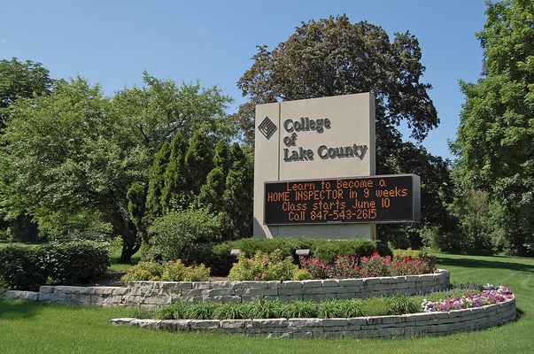 community sign featuring a yard