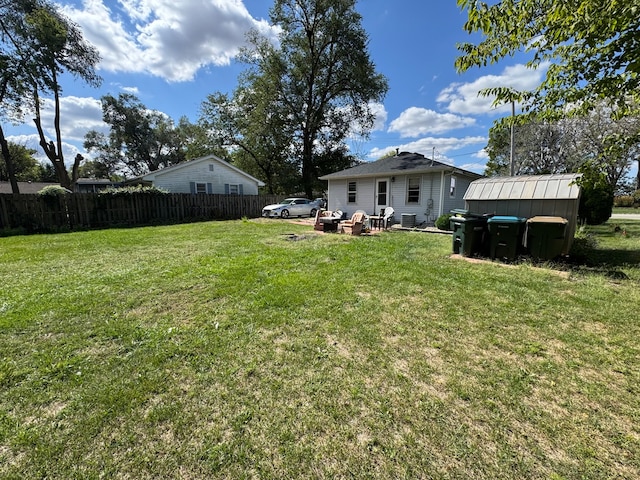 view of yard with a shed