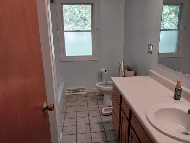 unfurnished room featuring visible vents, ceiling fan, plenty of natural light, and hardwood / wood-style flooring