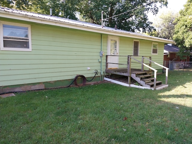 back of house featuring a lawn